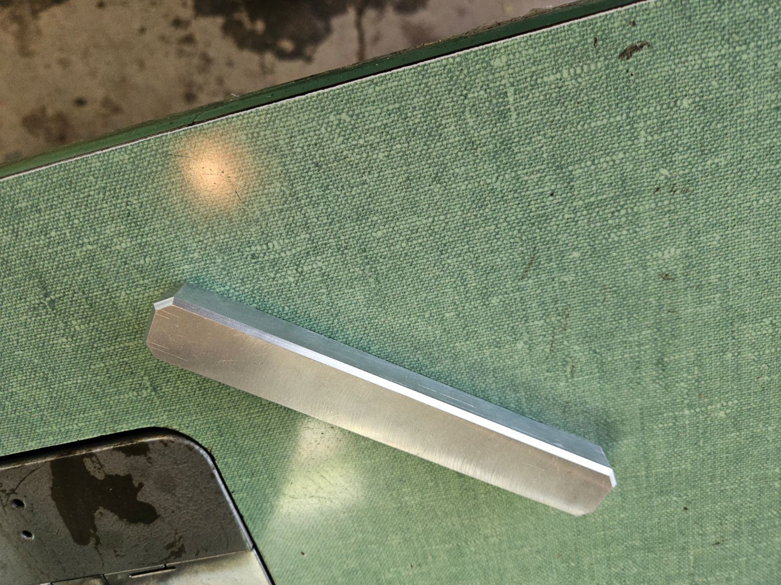 Sewing table 00003.jpg